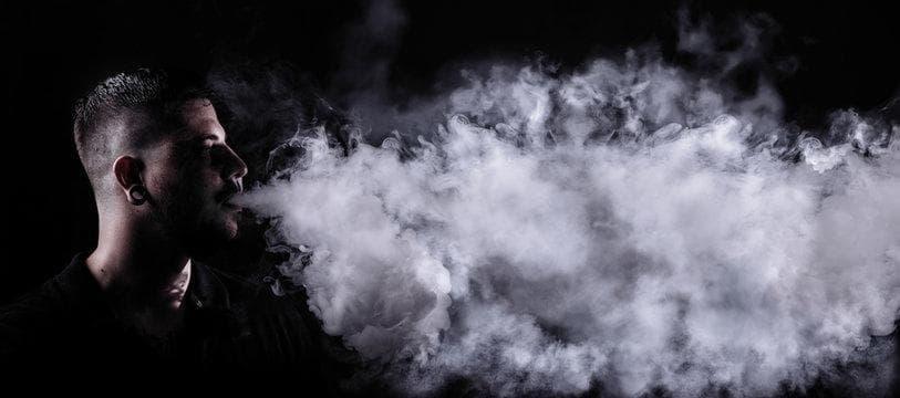 Guía esencial 2025 sobre impuesto cigarrillos electronicos y cómo afecta a los usuarios de e-papierosy