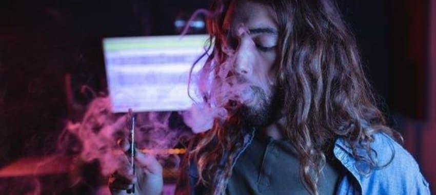 E-Raucher en peligro tras decisión de sanidad prohibe cigarrillos electronicos y dispara debates regulatorios