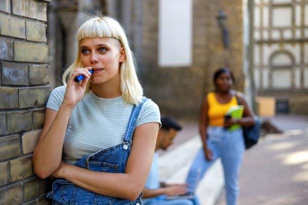 Guía esencial de truc tiep bong đá y cigarrillos electronicos gaigor para ver fútbol en vivo y elegir vapeadores
